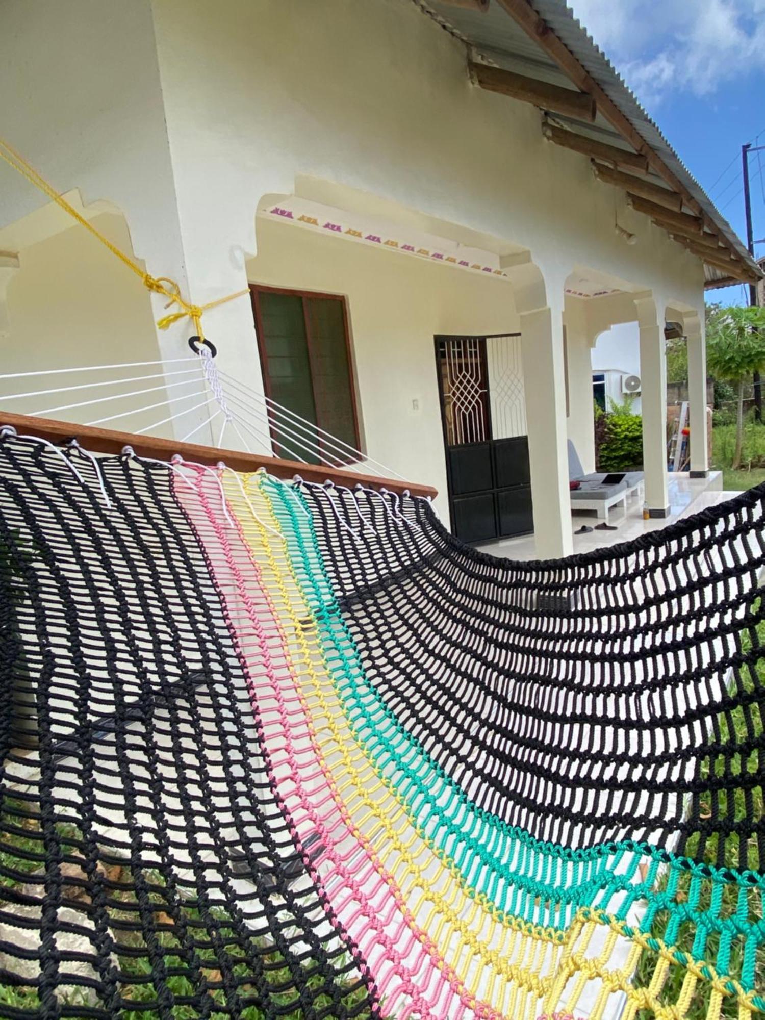 Falcon House Kendwa Bed & Breakfast Ngoại thất bức ảnh