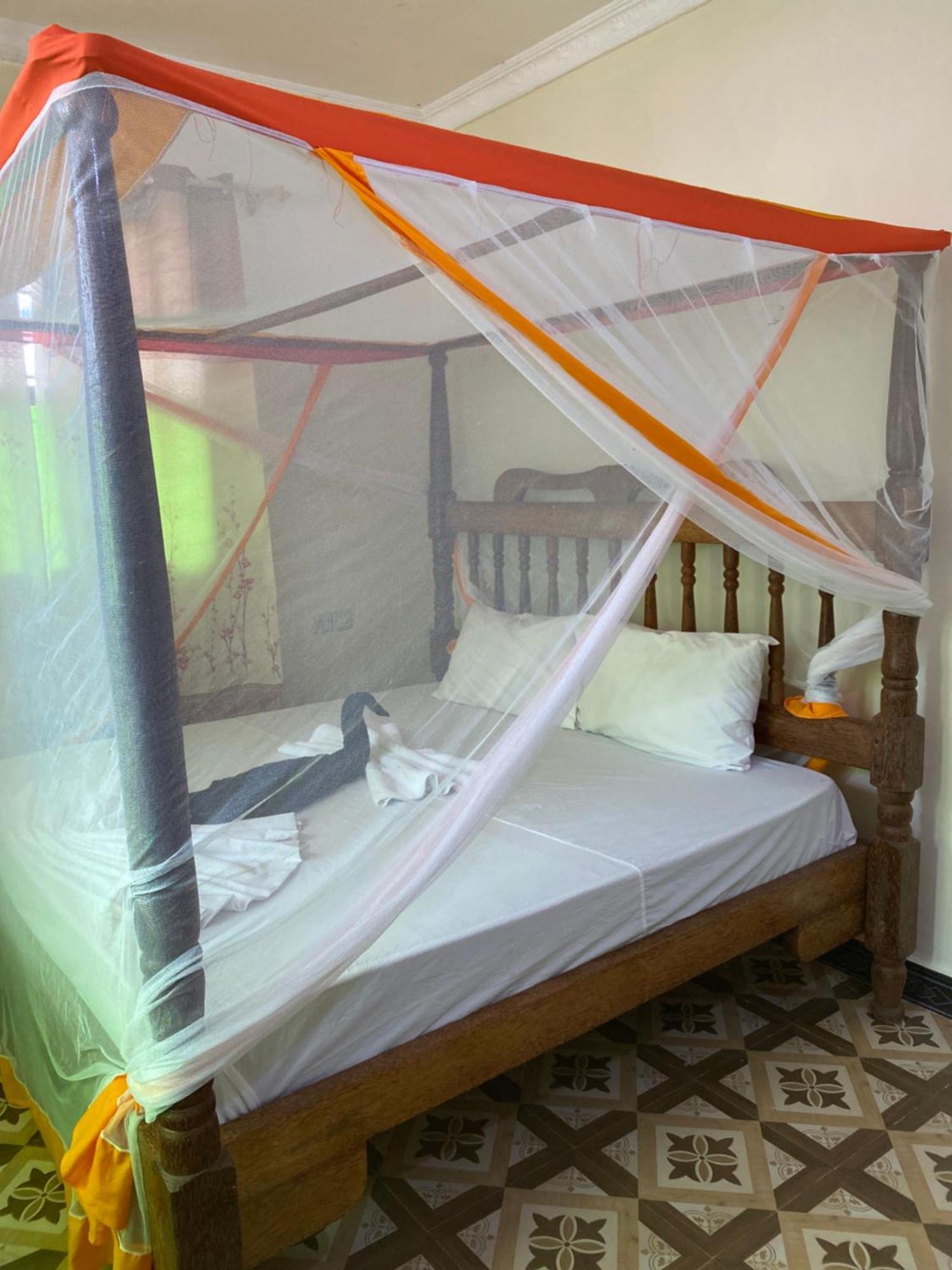Falcon House Kendwa Bed & Breakfast Ngoại thất bức ảnh