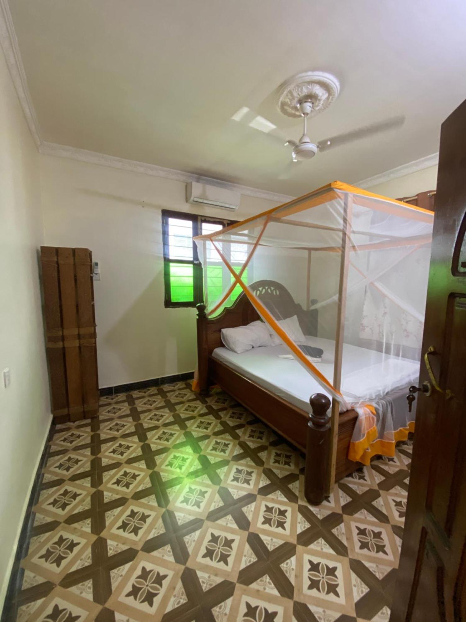 Falcon House Kendwa Bed & Breakfast Ngoại thất bức ảnh
