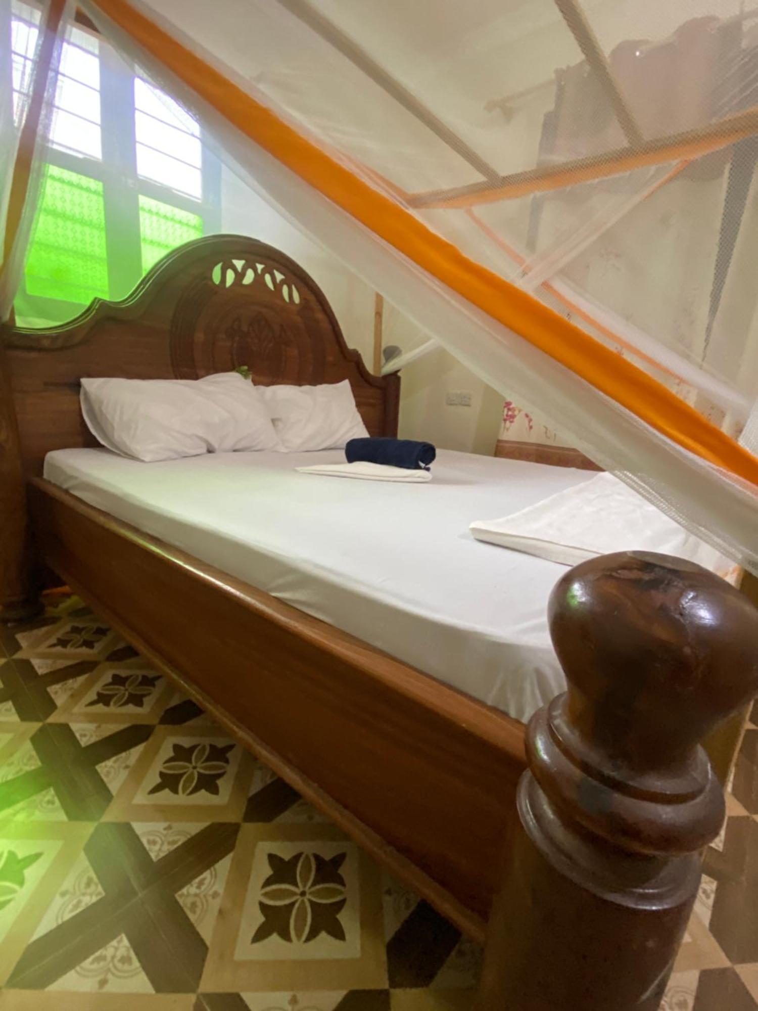Falcon House Kendwa Bed & Breakfast Ngoại thất bức ảnh