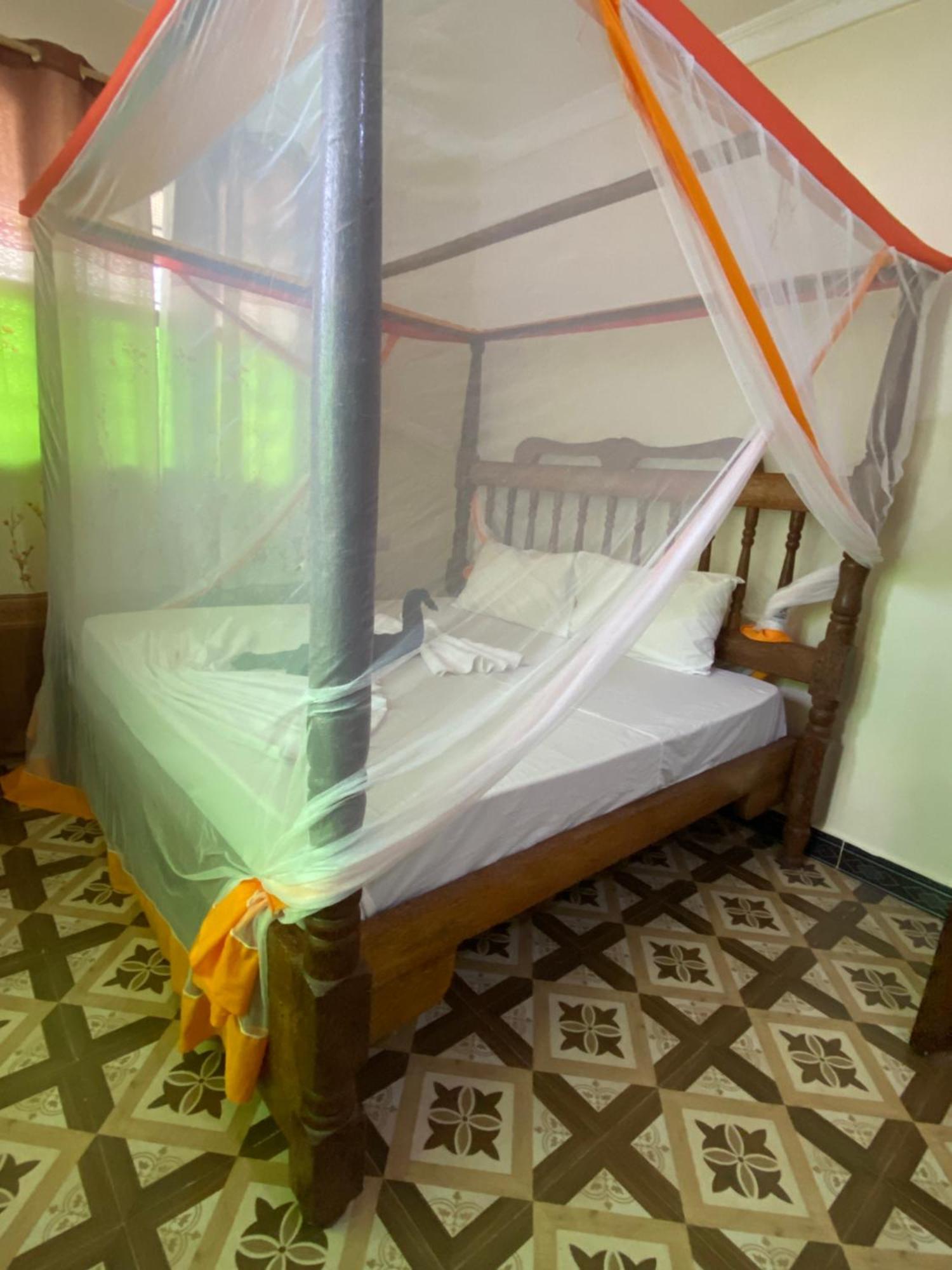 Falcon House Kendwa Bed & Breakfast Ngoại thất bức ảnh