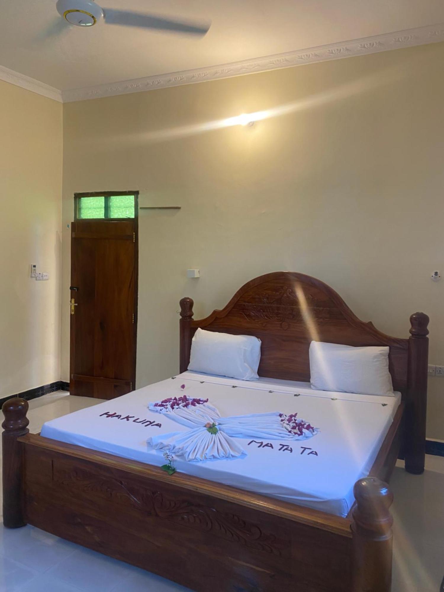 Falcon House Kendwa Bed & Breakfast Ngoại thất bức ảnh